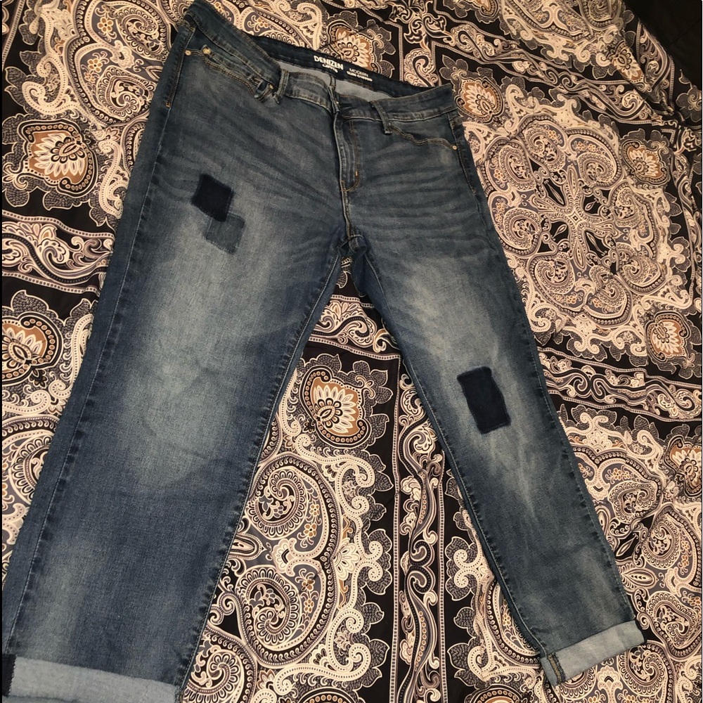 DENIZEN Levi’s Women’s Mid-Rise Slim Cuffed Jeans